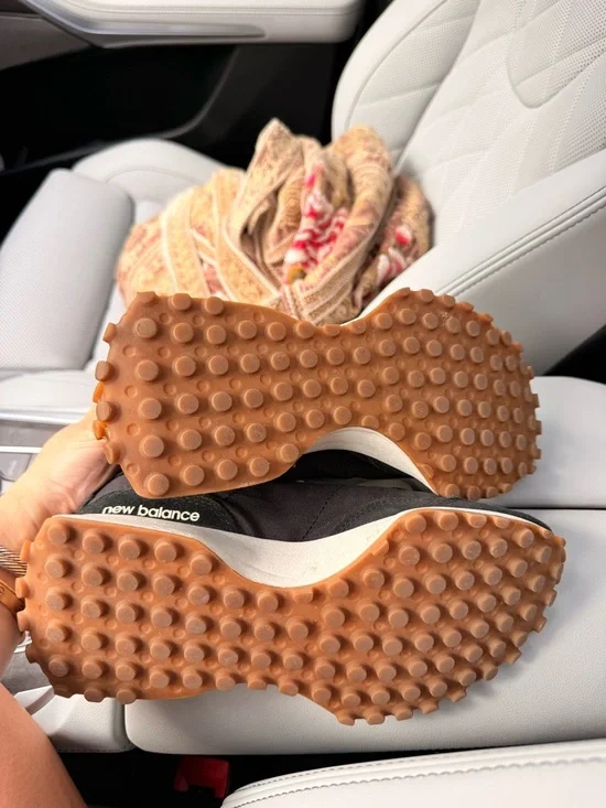 New Balance 327 Women’s Black & Pink Retro Style Sneakers - Picture 5 of 8